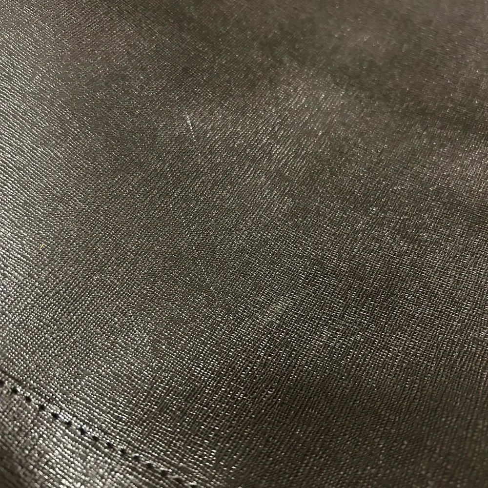 Isabella Fiore Black Tote Bag with Glossy Finish - Picture 7 of 7